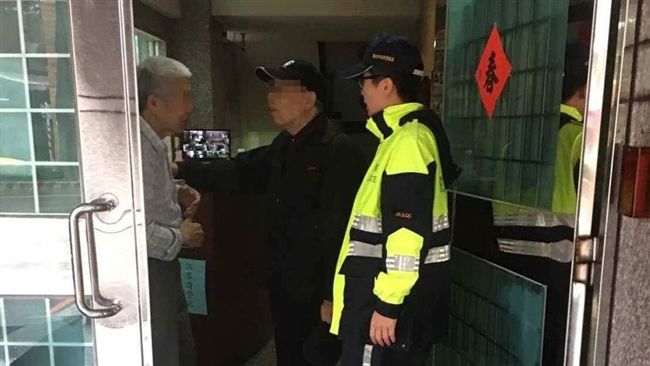 9旬翁領鉅款　暖警擔心安危護送返家