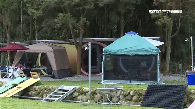 風景太美！民眾擅闖山區小學當露營區