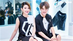 吳克群與氧氣新星曾詠熙，共同出席DEBRAND福建店開幕活動。（圖／DEBRAND提供）