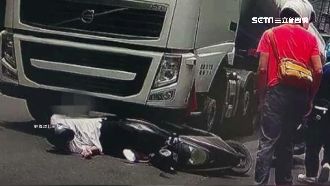 馬路別亂鑽！騎士遭油罐車撞捲車底