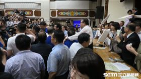 經濟委員會，前瞻基礎建設特別條例，朝野衝突。（記者盧素梅攝）