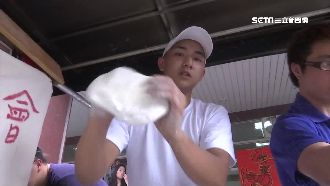 奔波送免費披薩　男大生正能量助兒童