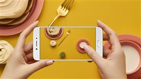 自拍美顏機再進化！OPPO A77現身登台