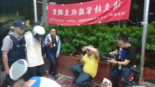 頭痛！夜市砸攤、持刀亂劈男子遭起訴