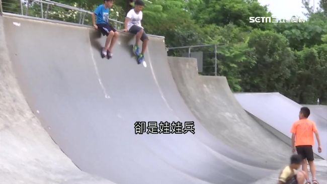 極限運動場設計差　競速滑道淪溜滑梯