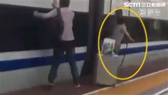 車門夾手指　乘客跟著動車狂奔