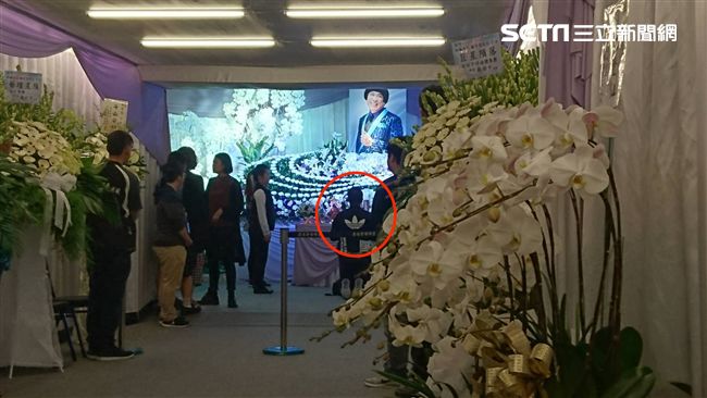 爸，我回來了！豬么兒從澳洲返台奔喪