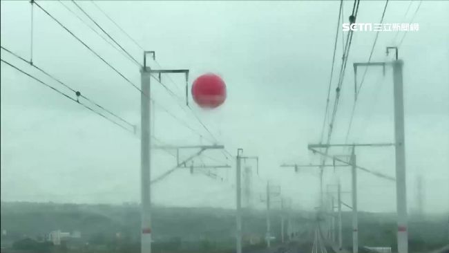 氣球亂高鐵害延誤　旅客氣罵「爛車」