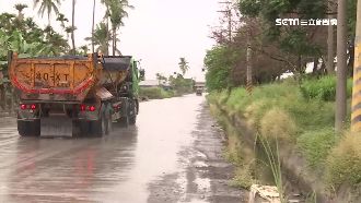 男疑閃砂石跌落水溝　傷重爬不出溺死