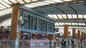 樟宜機場二航廈、新加坡／維基百科