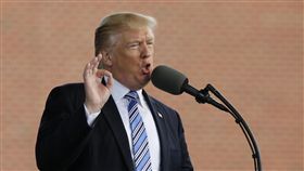 川普參加維吉尼亞州自由大學（Liberty University）畢業典禮_美聯社/達志影像