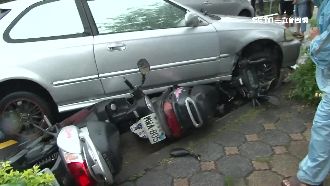 打錯檔釀禍！阿公暴衝撞3車釀3傷