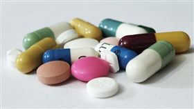 藥丸,膠囊-flickr-e-Magine Art-https://www.flickr.com/photos/emagineart/4742089272/