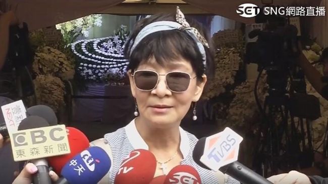 倪敏然遺孀悼豬哥亮：盼他們天上相遇