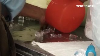 冰塊落地撿起做冷飲　民眾直擊：超噁