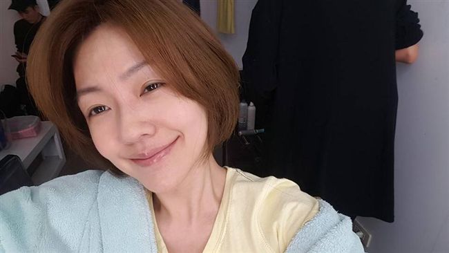 心疼！小S仆街重摔　面容憔悴坐輪椅