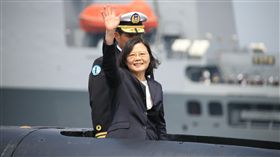 總統蔡英文豋盤石軍艦文宣館視導 軍聞社提供