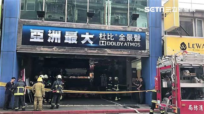 捲筒衛生紙起火　國賓戲院疏散50人