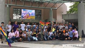 國際反恐同日,中正、南華、嘉義大學性別友善社團聯合舉辦「三校反恐同，彩虹升空挺平權」活動（圖／主辦單位提供）