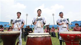 球星王柏融、林承飛、陳禹勳及Lamigirls力邀球迷聽國樂、獻愛心（圖／球團提供）