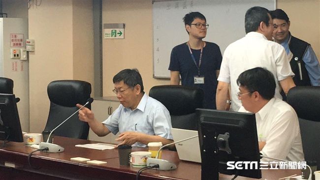 赴親民問政小組報告　柯只問一句話