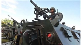 印尼軍方三月份在巴厘島努沙杜瓦舉行的VVIP安全行動中，士兵們都處於適當位置。 圖／翻攝自雅加達郵報