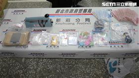 楊男隱身於西門町公寓內販毒，專案小組獲報前往查緝，當場搜出大批毒品，他卻辯稱是自己吸食（翻攝畫面）