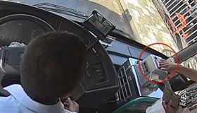 公車,打擾,被害,包車,包下,霸占,公交車,武漢,292路,漢口,火車站,逃亡,打擾-翻攝自梨視頻