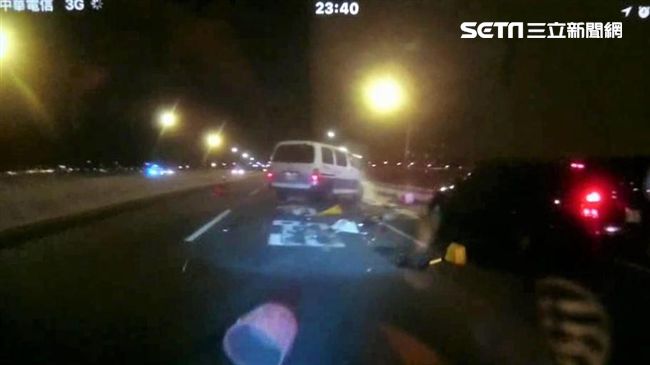 疑未注意路況釀禍　貨車追撞修路工人
