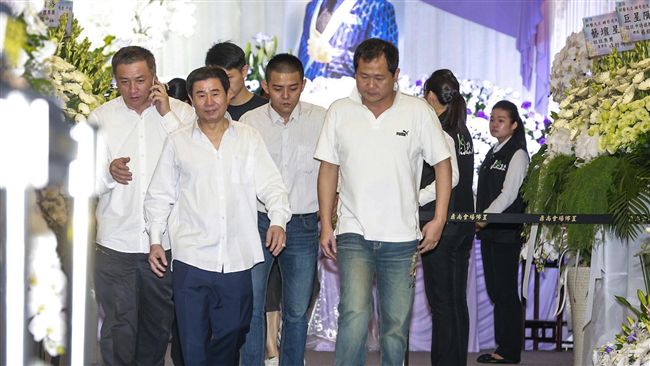 暗樁天天巡靈堂　豬哥亮後事有他保護