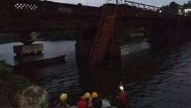 印度，果阿邦，goṃya，人行橋，墜橋（圖／翻攝自推特）