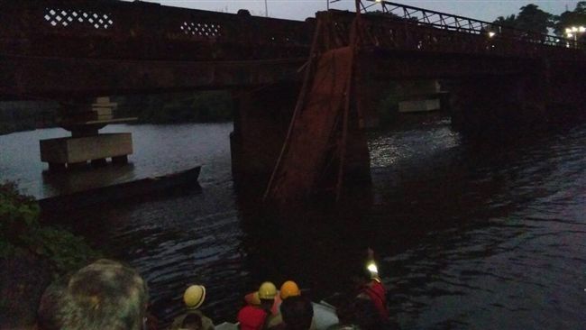 民眾圍觀自殺　橋坍塌釀1死30失蹤