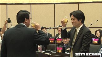 謝龍介今天不開嗆　與賴清德共飲蜜茶