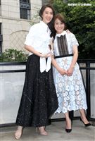 女人40一枝花海裕芬「咕咾小姐：破處難嗎？」第一本親筆創作小說誕生，感嘆「金罵沒ㄤ」，閨密好友隋棠站台致贈開運三寶預祝愛情事業都得意。（記者邱榮吉/攝影）