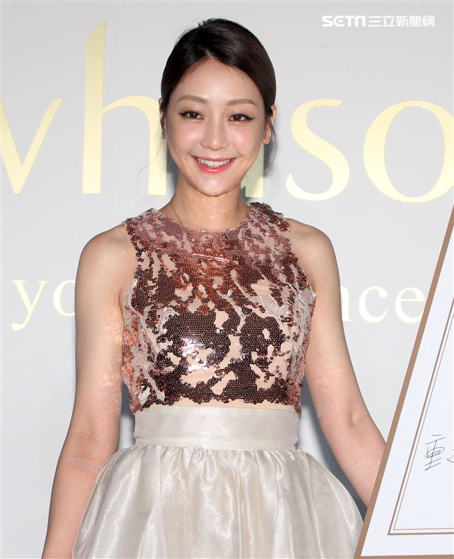 謝欣穎英國、日本遊學歸國後展現身心靈最佳狀態，演繹和諧純粹的美麗。（記者邱榮吉/攝影）