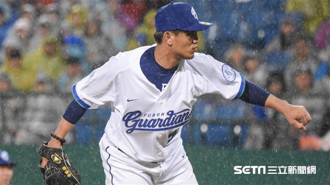 胡金龍拉傷下二軍　黃勝雄肘傷不開刀