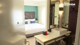 莊姓人夫指控王姓副教授罔顧道德倫理，與已婚人妻不倫戀。（圖／示意畫面）