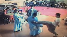 教育部,京劇,體罰,飛踢,腳踹,施暴,排練,李菄峻,台灣戲曲學院
翻攝畫面