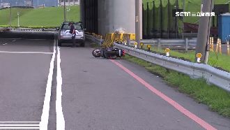 疑車速過快自撞護欄　騎士送醫不治