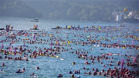 泳渡日月潭、游泳（圖／中央社）