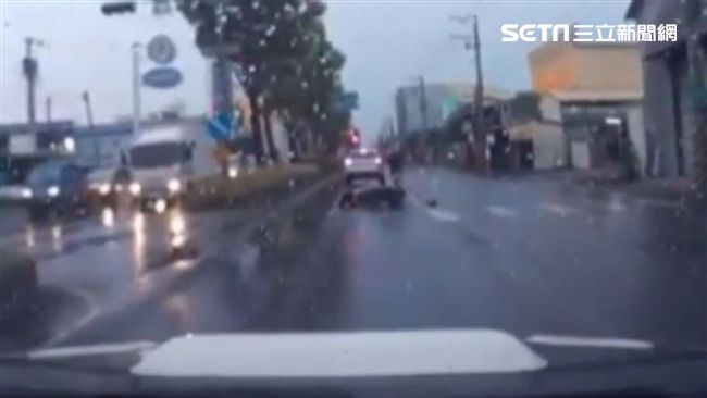 幸災樂禍嗨撞車　下一秒遭網友打臉