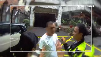 不滿接送擋道　2家長當兒女面爆粗口