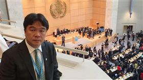WHA開幕　台灣醫師王必勝終於入場
世界衛生大會22日開幕，民團人士自行用其他管道申請旁聽證，但台灣醫師王必勝剛開始想要入場，旁聽證卻被沒收，經外交部等單位努力下，王必勝終可入場。（王必勝提供）
中央社記者戴雅真日內瓦傳真　106年5月22日