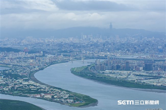 飆仔大鬧社子島　丟雞蛋還擊破車窗