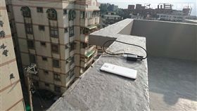 林女疑與男友吵架後，一怒之下將手機留在女兒牆上並從6樓跳下。（圖／翻攝畫面）