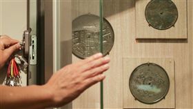 故宮,博物院,305,展廳,銅器,櫃門,展櫃,承包商,彈開,日本,原廠,技師,原因,離奇,神秘-圖／中央社