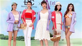 伊林模特兒展事時尚防曬衣。（記者邱榮吉/攝影）