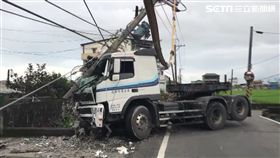 小客車拖板車對撞　宜蘭員山百戶停電