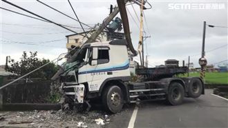 小客車拖板車對撞　宜蘭員山百戶停電