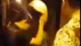 男子暗巷內遭人狂毆。